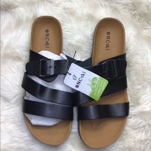 Oncai black leather wedge sandal size 11